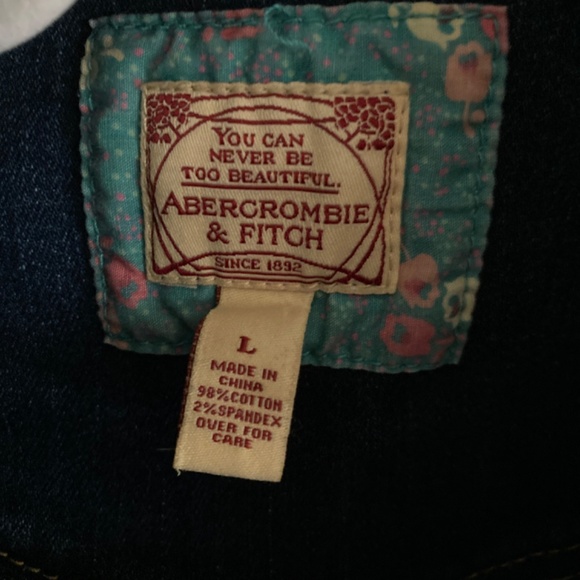 EUC Abercrombie & Fitch Cropped Jean Jacket L Distressed Dark Wash Denim - Picture 2 of 3